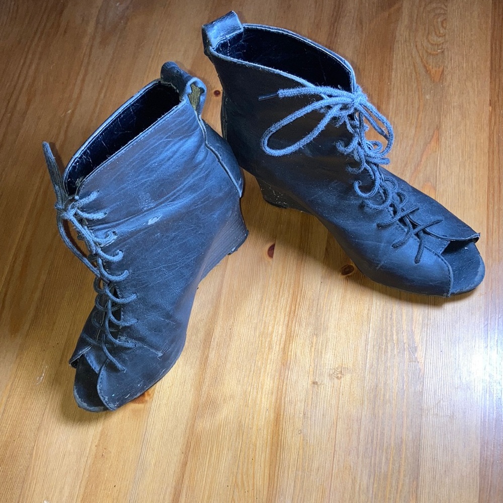 VINTAGE Open toe heeled booties